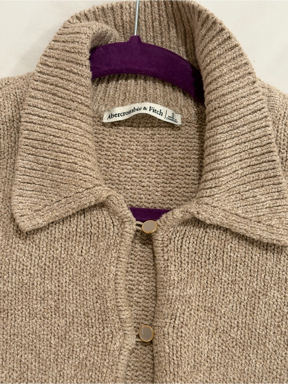 Abercrombie & Fitch Short-Sleeve Knit Cardigan in Cream - Picture 2 of 3